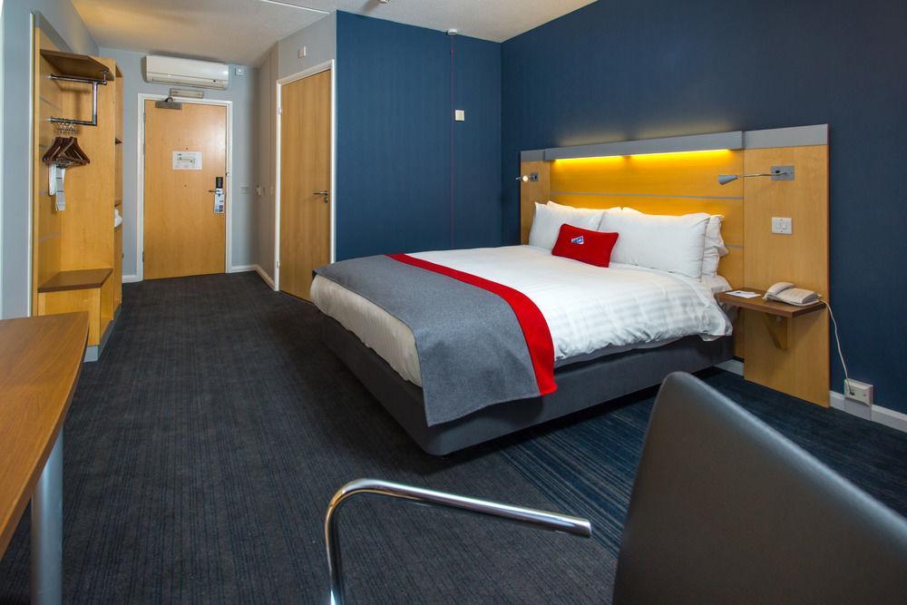 Holiday Inn Express Hemel Hempstead, An Ihg Hotel Екстер'єр фото